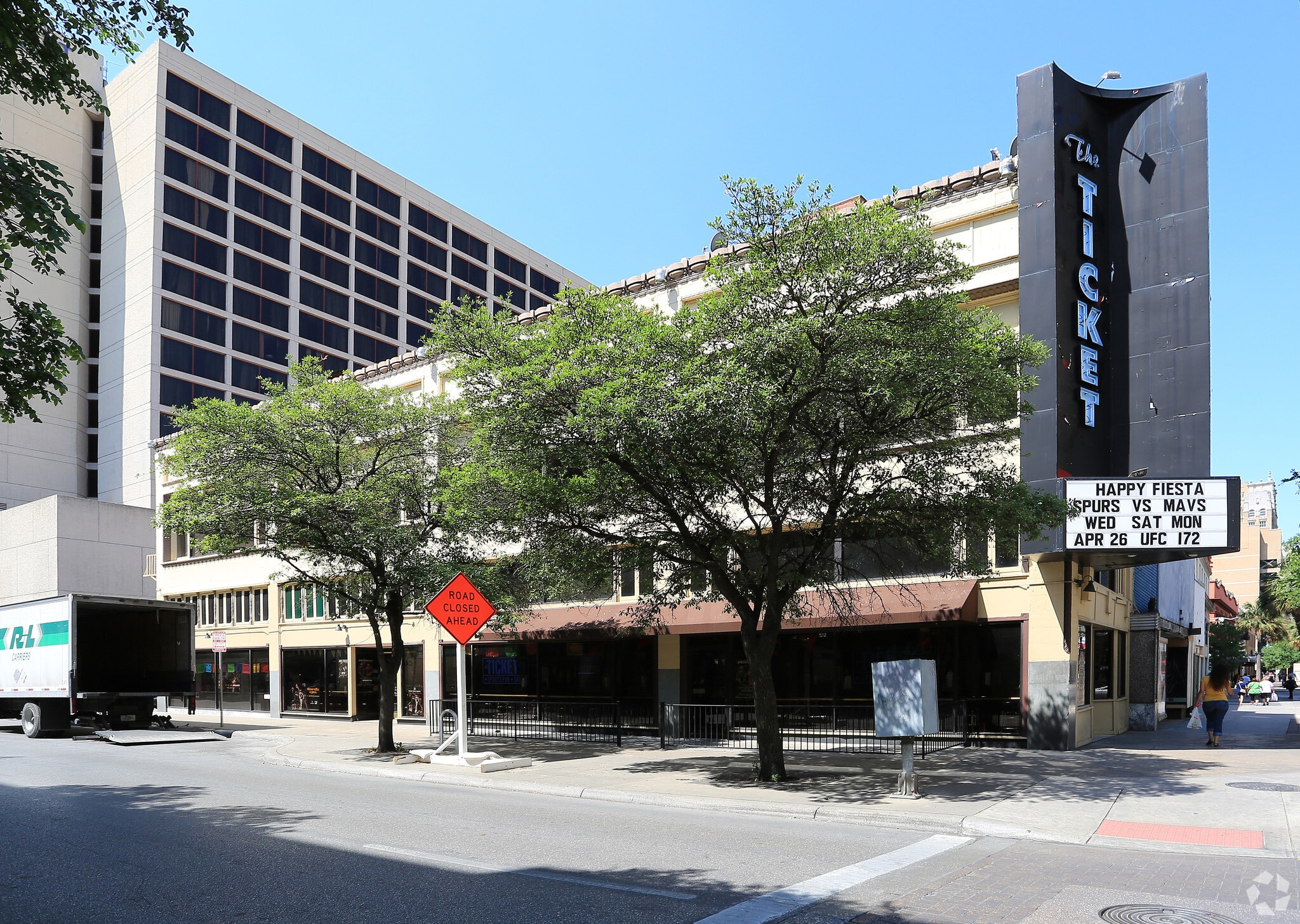 420 E Houston St, San Antonio, TX for lease Primary Photo- Image 1 of 33