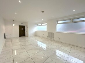 133 Springfield Park Rd, Chelmsford for lease Interior Photo- Image 2 of 3