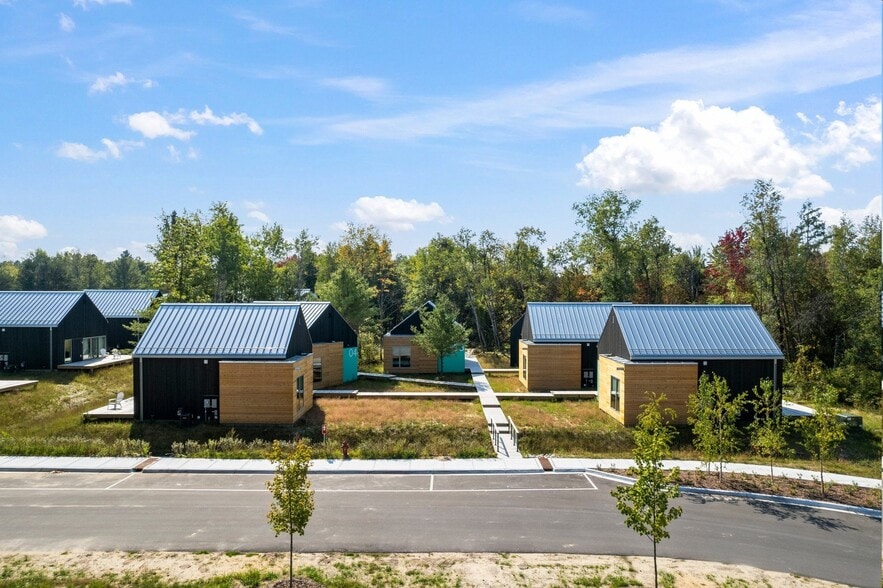 5961 Oslo St, Williamsburg, MI for sale - Building Photo - Image 2 of 9