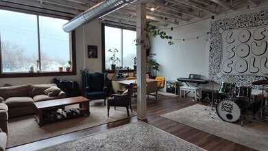 127-131 Railroad St, Rochester, NY for lease Interior Photo- Image 2 of 4