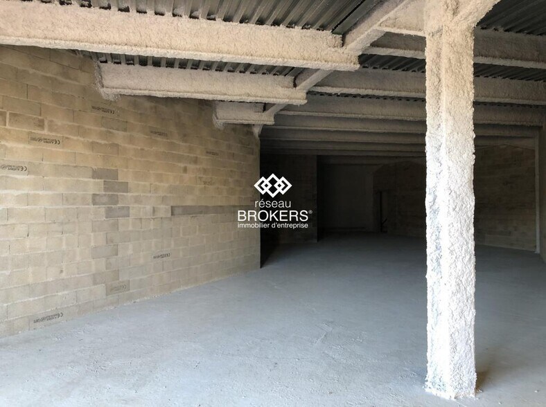 Retail in Bernes-sur-Oise for lease - Interior Photo - Image 2 of 4