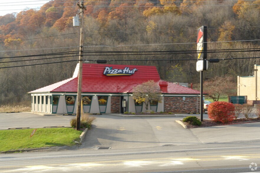 112 Perry Hwy, Harmony, PA à vendre - Photo du bâtiment - Image 2 de 3