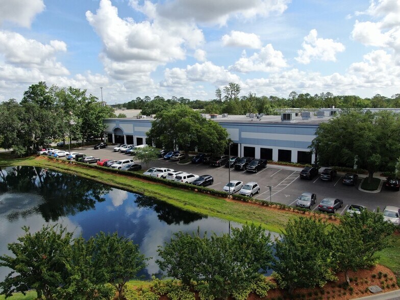 8475 Western Way, Jacksonville, FL à louer - Photo du bâtiment - Image 2 de 7