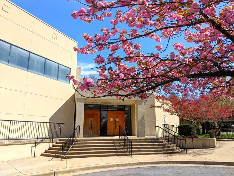 9915 Apple Ridge Rd, Gaithersburg, MD à vendre - Photo du bâtiment - Image 2 de 62