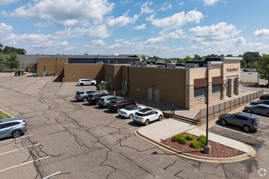 302-318 Clydesdale Trl, Medina, MN for lease - Building Photo - Image 3 of 4