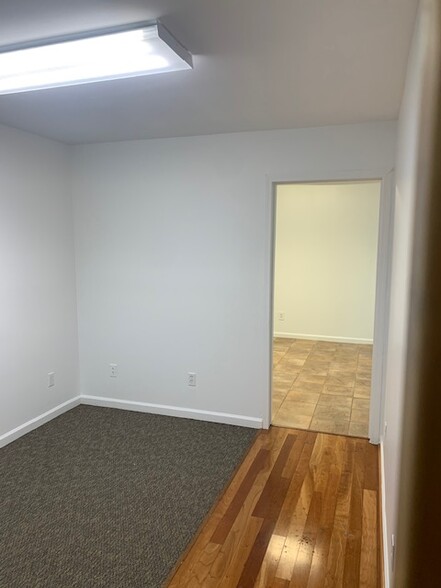 809 W Professional Pl, Chesapeake, VA for lease - Interior Photo - Image 3 of 10