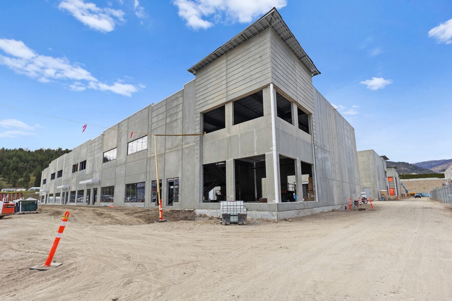 2648 W Kelowna Rd, West Kelowna, BC for sale - Building Photo - Image 1 of 27