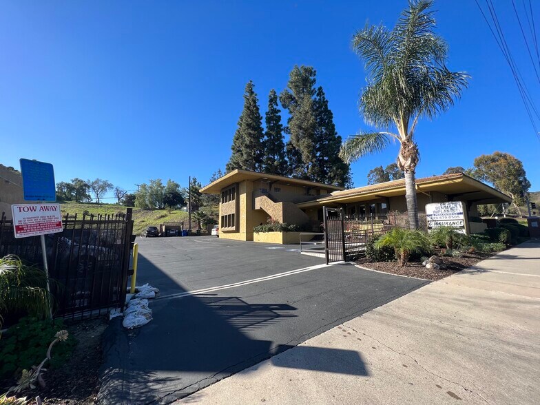 1297 W Main St, El Cajon, CA à louer - Photo du bâtiment - Image 1 de 5