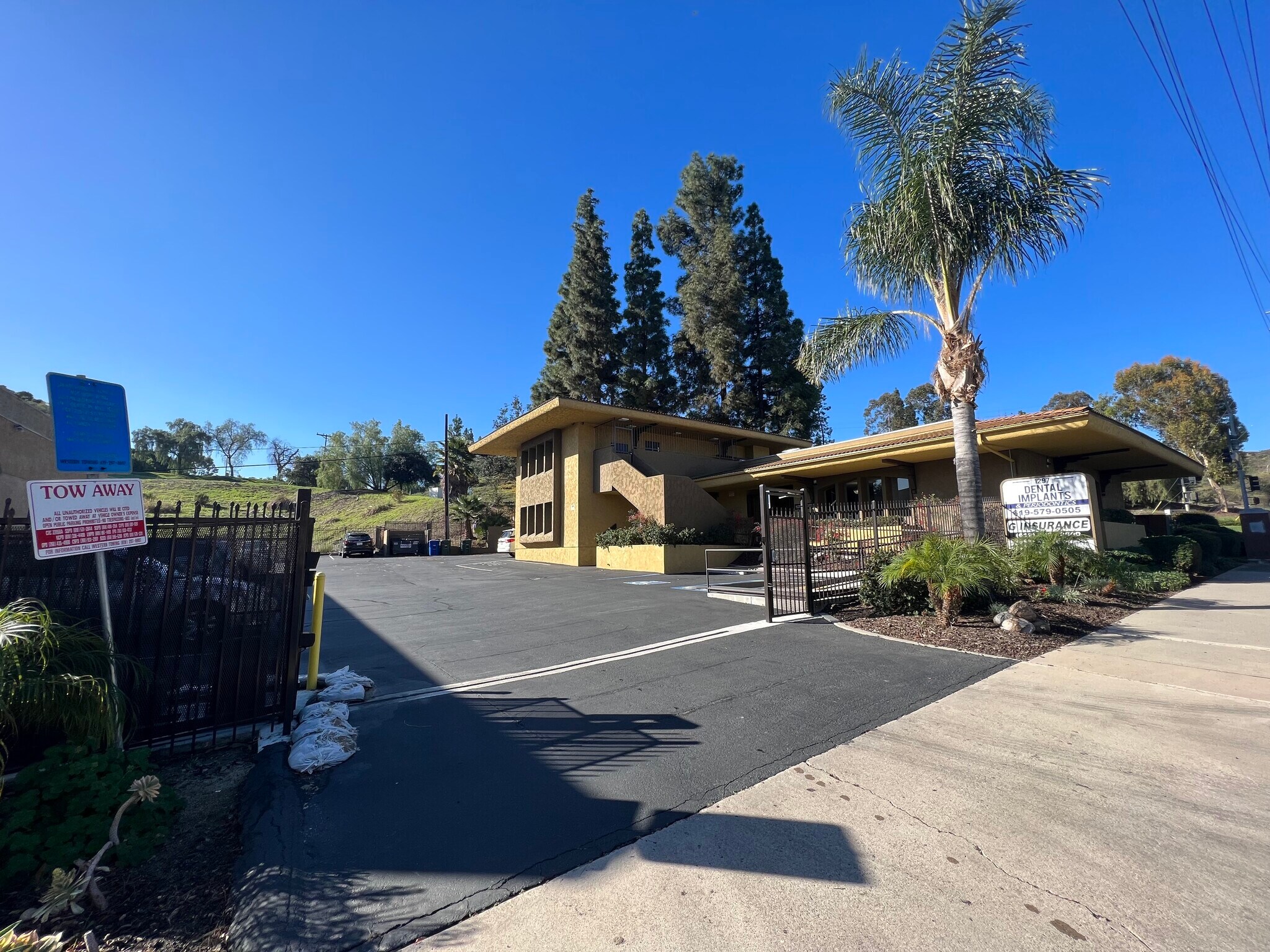 1297 W Main St, El Cajon, CA à louer Photo du bâtiment- Image 1 de 6