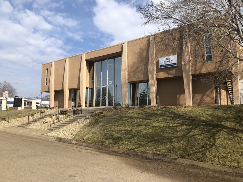 220 SW 33rd, Topeka, KS for lease - Building Photo - Image 2 of 2