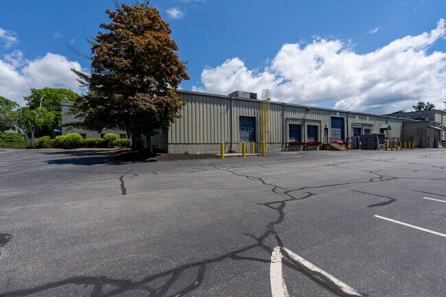 Plus de détails pour 645 Harvey Rd, Manchester, NH - Local d'activités à louer