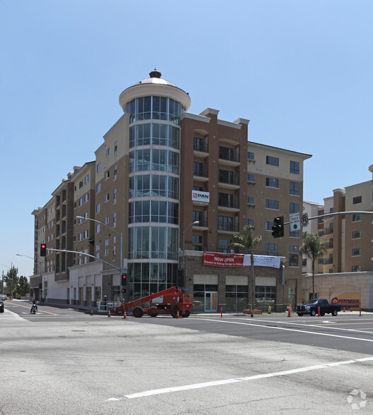 500 N Atlantic Blvd, Monterey Park, CA for lease - Primary Photo - Image 1 of 7