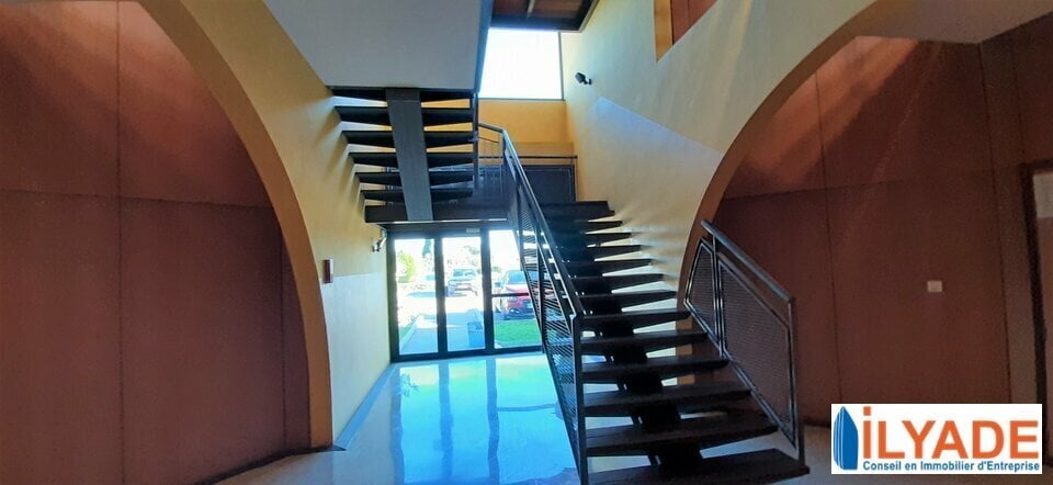 Immeuble Calypso, Aix-en-Provence for lease - Interior Photo - Image 2 of 3