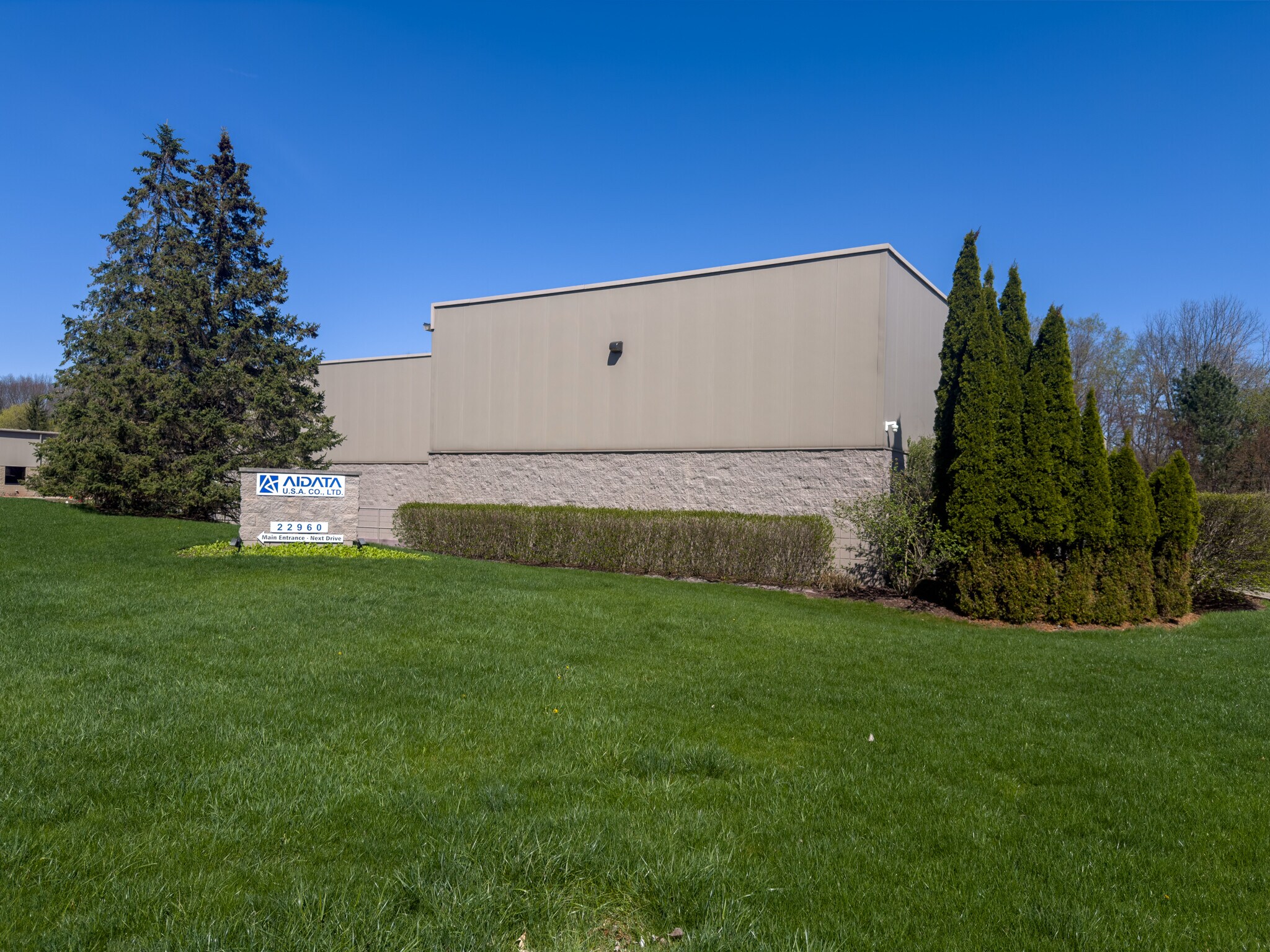 22960 Venture Dr, Novi, MI for lease Primary Photo- Image 1 of 14