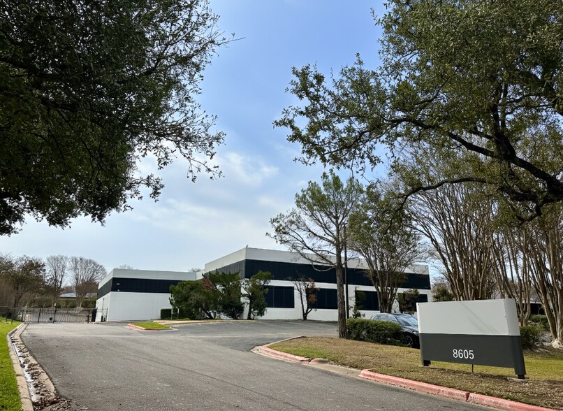 8605 Cross Park Dr, Austin, TX for lease - Primary Photo - Image 1 of 12