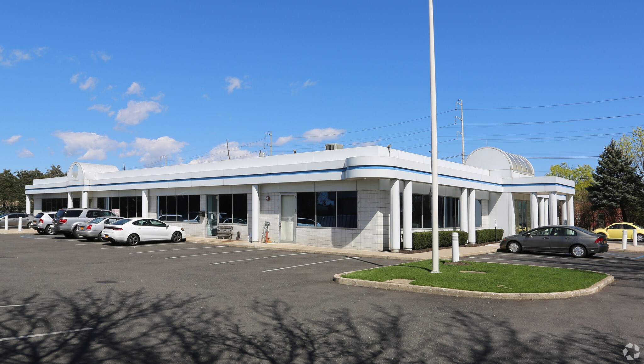 87 Bethpage Rd, Hicksville, NY for lease Building Photo- Image 1 of 4