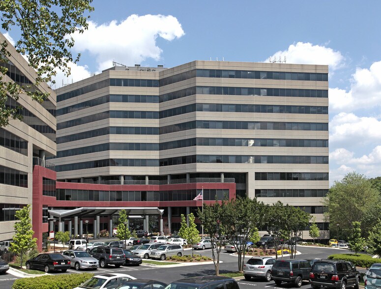 1100 Johnson Ferry Rd NE, Atlanta, GA à louer - Photo du bâtiment - Image 3 de 7