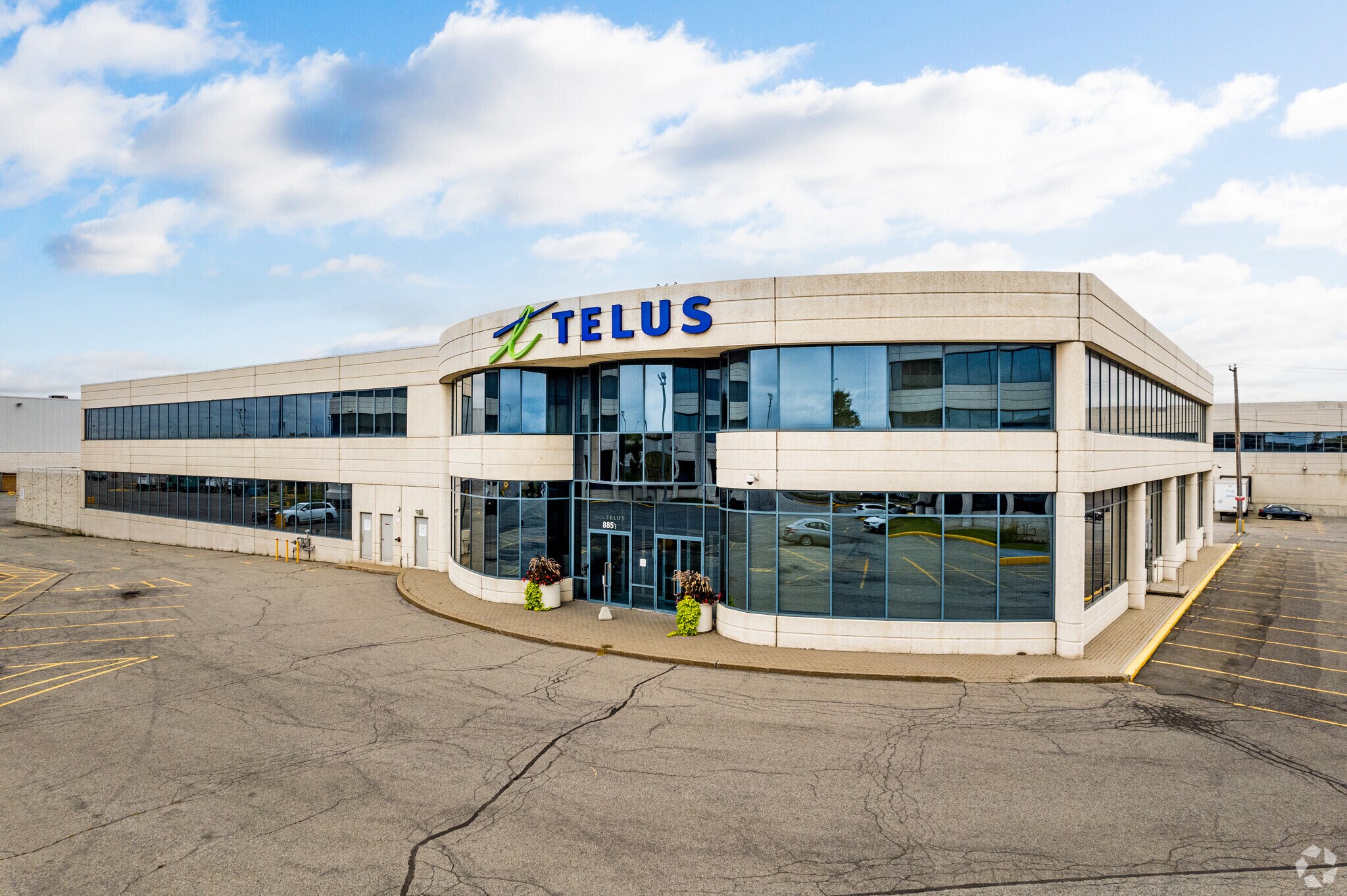 8851 Rte Transcanadienne, Saint-Laurent, QC à louer Photo principale- Image 1 de 11