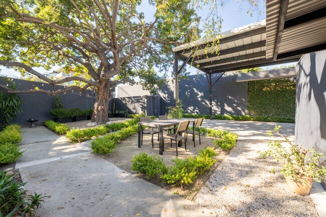 Plus de détails pour 5761 W Adams Blvd, Los Angeles, CA - Bureau à louer