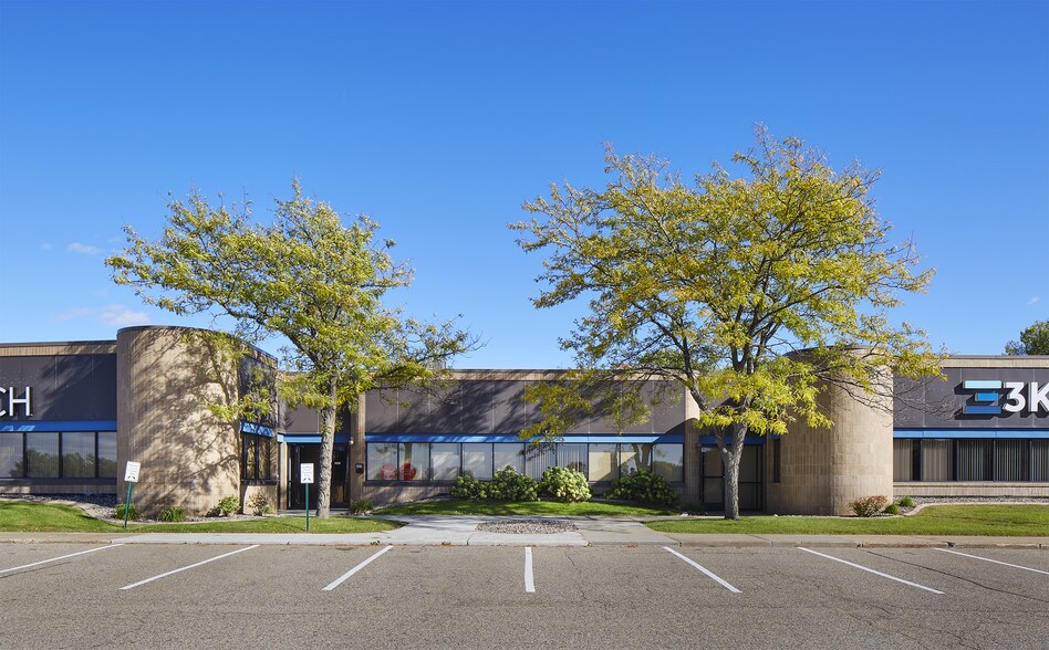 501-617 Travelers Trl, Burnsville, MN à louer - Photo du bâtiment - Image 2 de 5