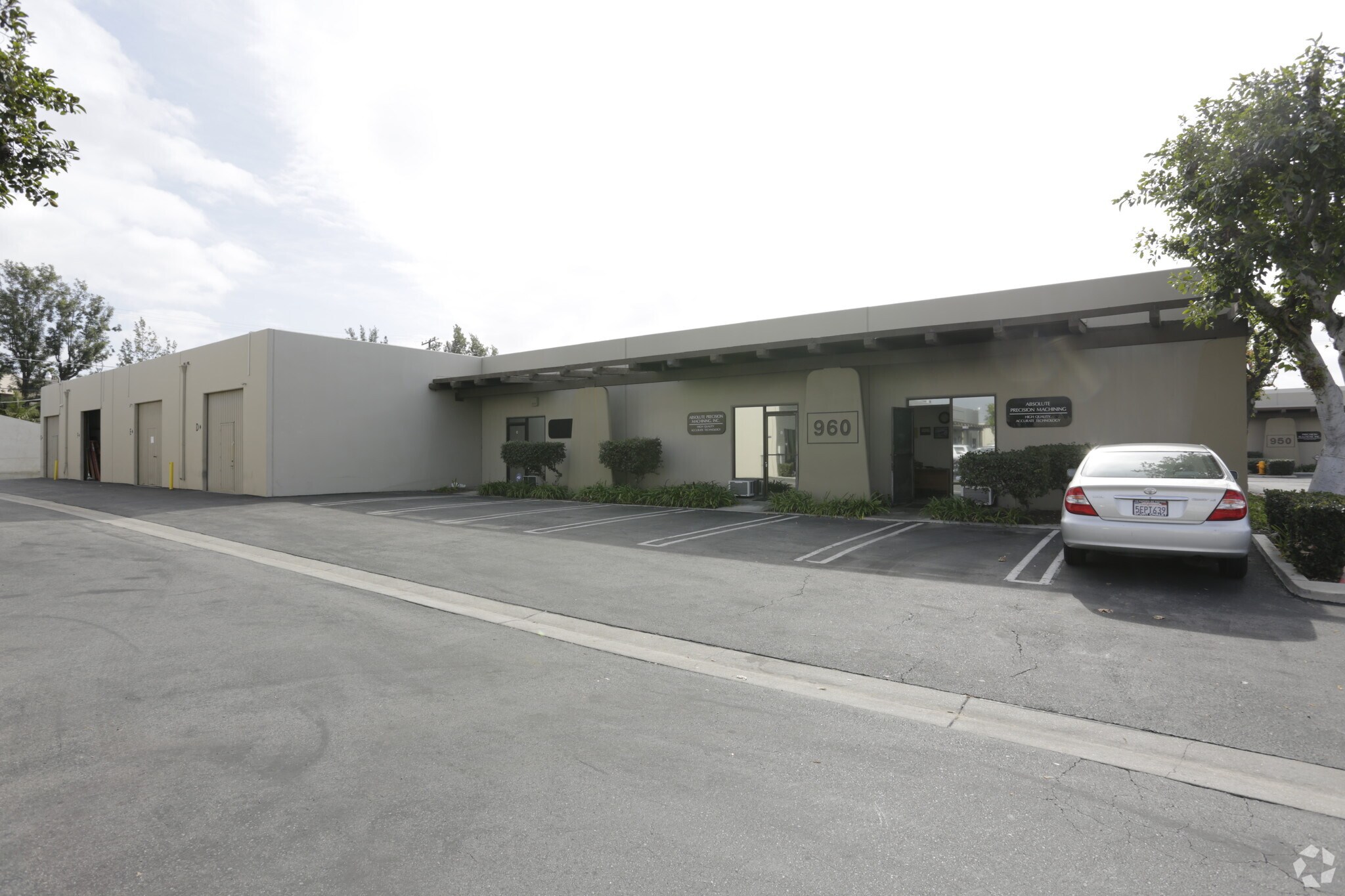 960 E Orangethorpe Ave, Anaheim, CA à louer Photo principale- Image 1 de 6