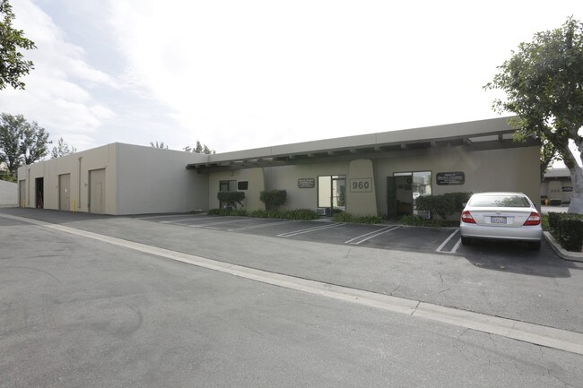 Plus de détails pour 960 E Orangethorpe Ave, Anaheim, CA - Local d'activités à louer