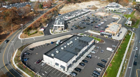 801 Bridgeport Ave, Shelton, CT for lease - Building Photo - Image 1 of 9