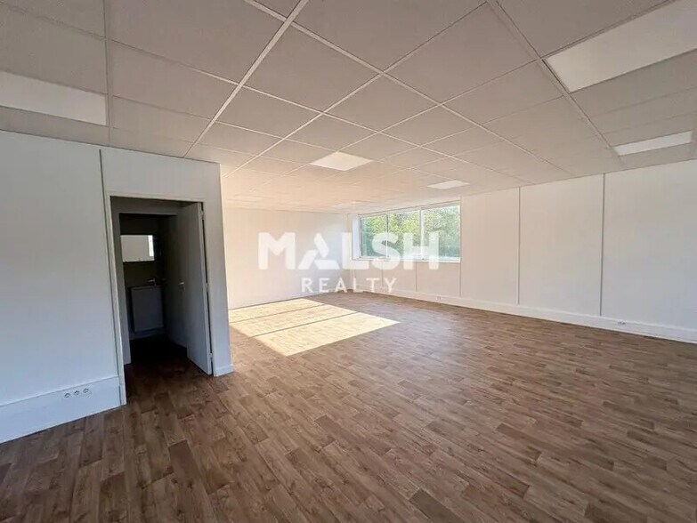 Bureau dans Saint-Genis-Laval à louer - Photo intérieure - Image 2 de 8
