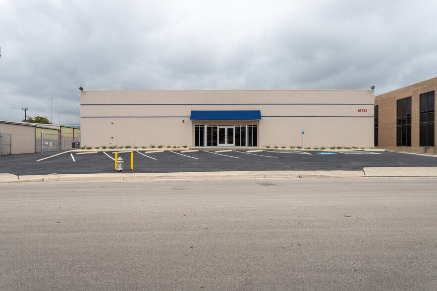 10731 Gulfdale St, San Antonio, TX à vendre - Photo du bâtiment - Image 2 de 31