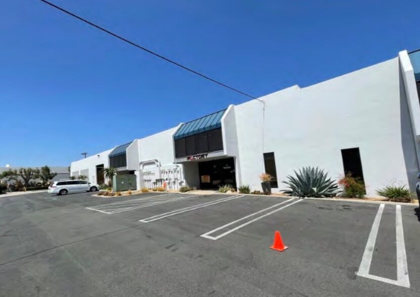 312 Oak Pl, Brea, CA for lease - Building Photo - Image 2 of 11