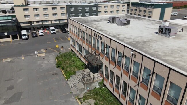 Plus de détails pour 7790 Ch De La Côte-De-Liesse, Saint-Laurent, QC - Bureau, Industriel à louer