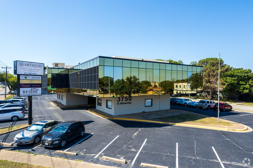 3750 S University Dr, Fort Worth, TX à vendre - Photo du bâtiment - Image 1 de 1