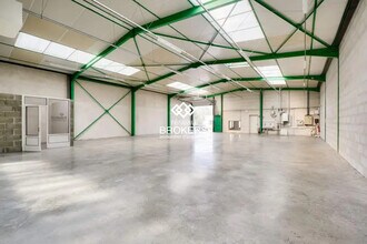 Flex in Saint-Genis-Laval for lease Interior Photo- Image 1 of 5