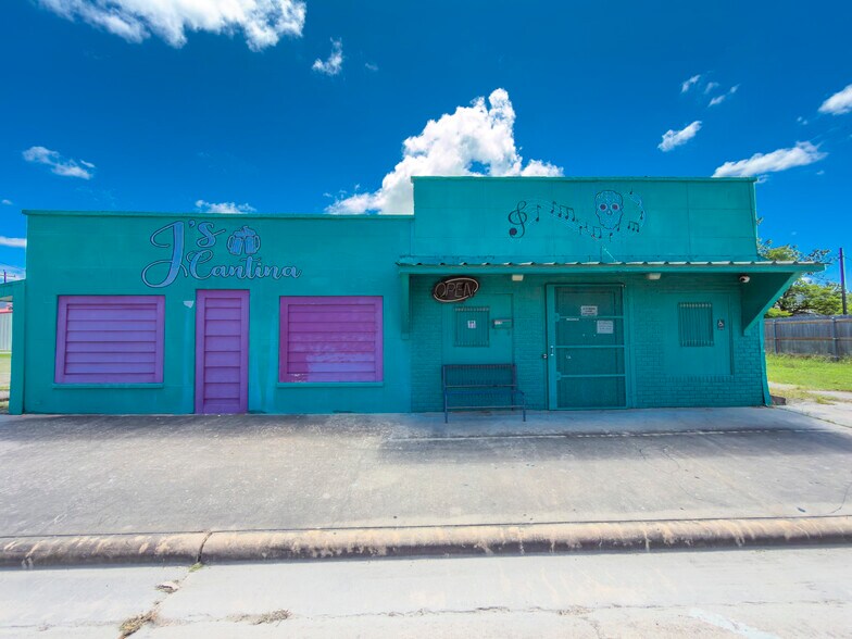 114 S Washington St, El Campo, TX à vendre - Photo du bâtiment - Image 1 de 7