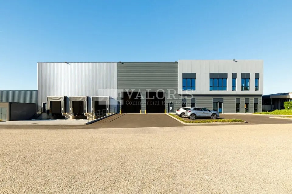 Flex in Corbas for lease Building Photo- Image 1 of 8