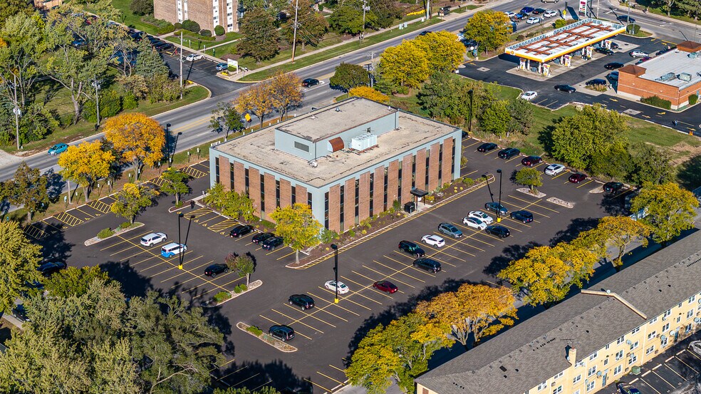 9301 Golf Rd, Des Plaines, IL à louer - Photo du bâtiment - Image 2 de 19