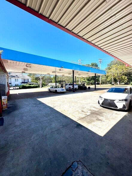 103 W Monroe Ave, Okolona, MS à vendre - Photo du bâtiment - Image 3 de 22