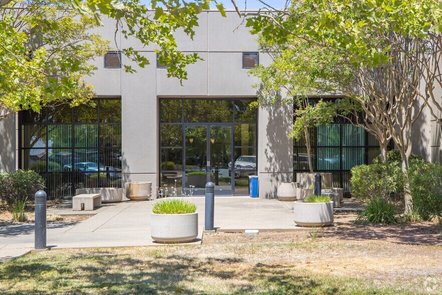 5137 Golden Foothill Pky, El Dorado Hills, CA à louer - Photo du bâtiment - Image 2 de 4