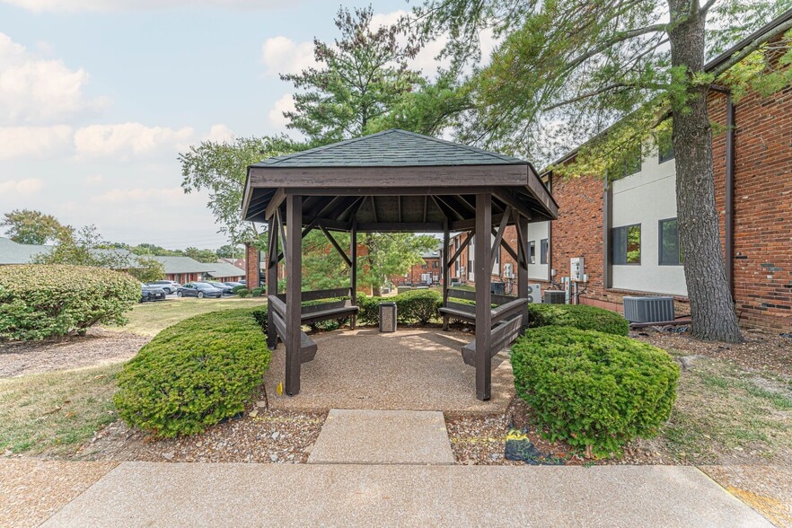261 Clarkson Executive Park, Ellisville, MO for sale - Building Photo - Image 3 of 13