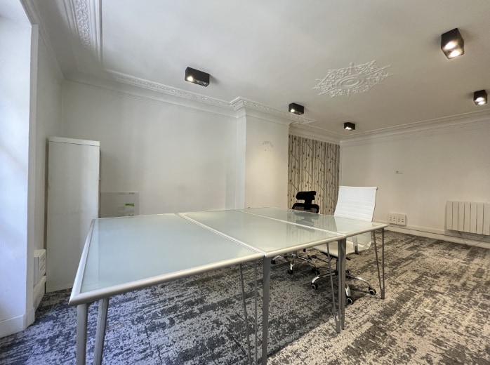 32-34 Rue Washington, Paris, PAR 75008 - Unit 1 - - Interior Photo - Image 2 of 11
