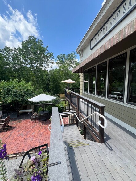 115 Main St, Mount Morris, PA à vendre - Photo du bâtiment - Image 2 de 7