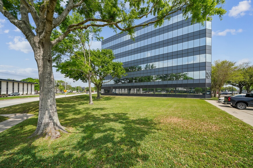 1150 Gemini St, Houston, TX for lease - Building Photo - Image 2 of 30