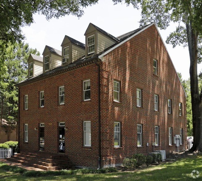 404 E Chatham St, Cary, NC à louer - Photo du bâtiment - Image 3 de 11