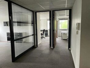 Office in Saint-Maur-des-Fossés for lease Interior Photo- Image 2 of 7