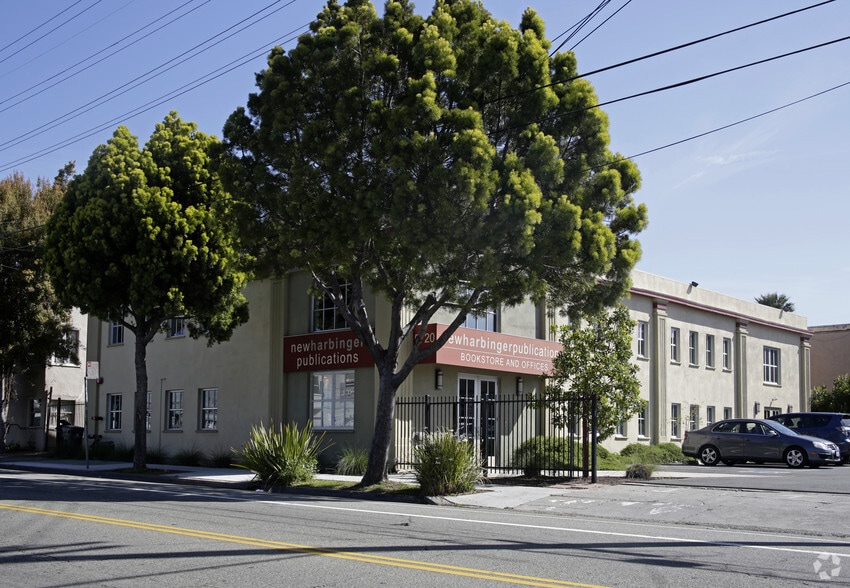 5720 Shattuck Ave, Oakland, CA for lease - Primary Photo - Image 1 of 2