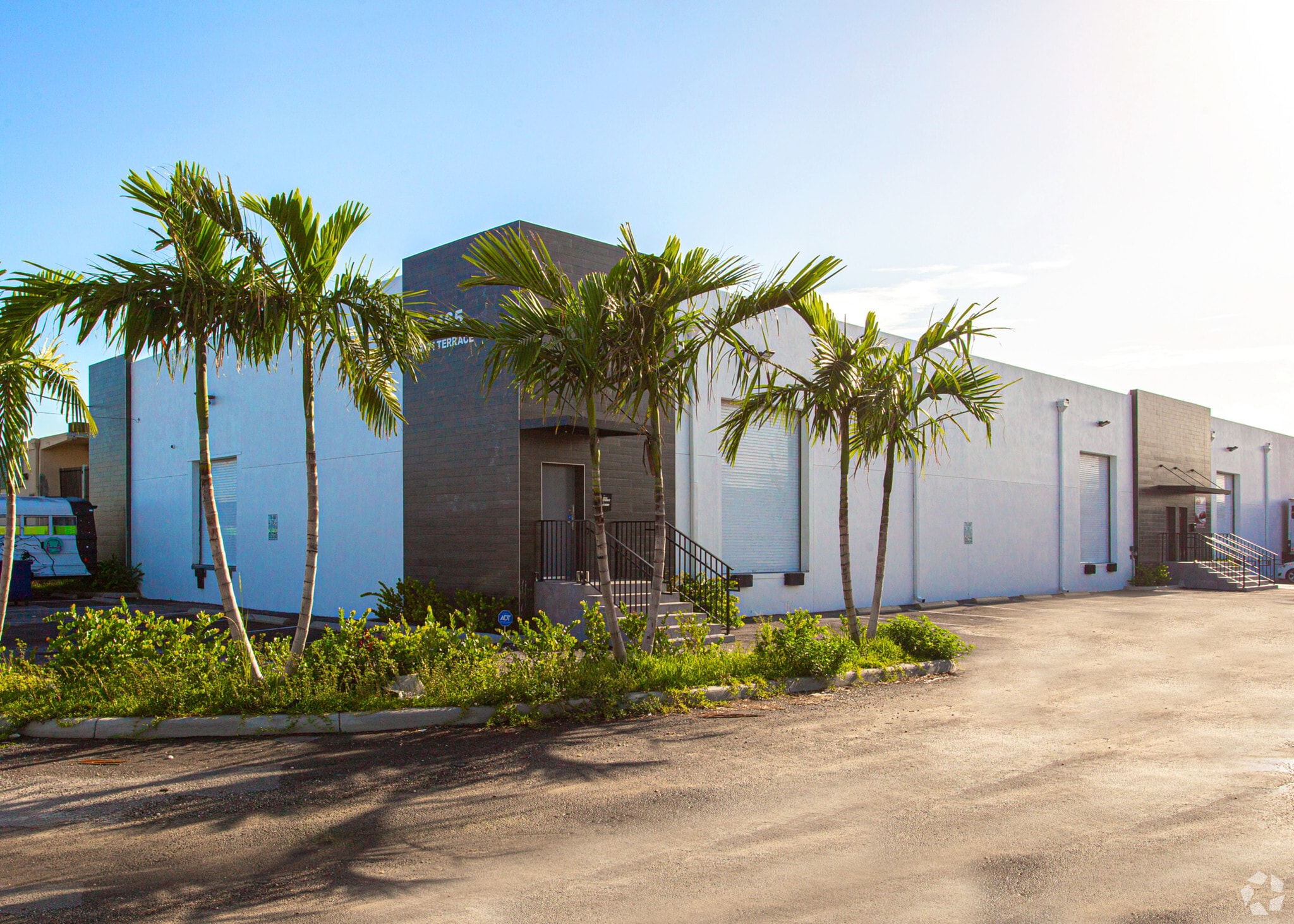 3465 NW 71st Ter, Miami, FL for lease Primary Photo- Image 1 of 10