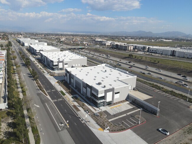Plus de détails pour NWC Linden Ave & Casmalia, Rialto, CA - Industriel à louer