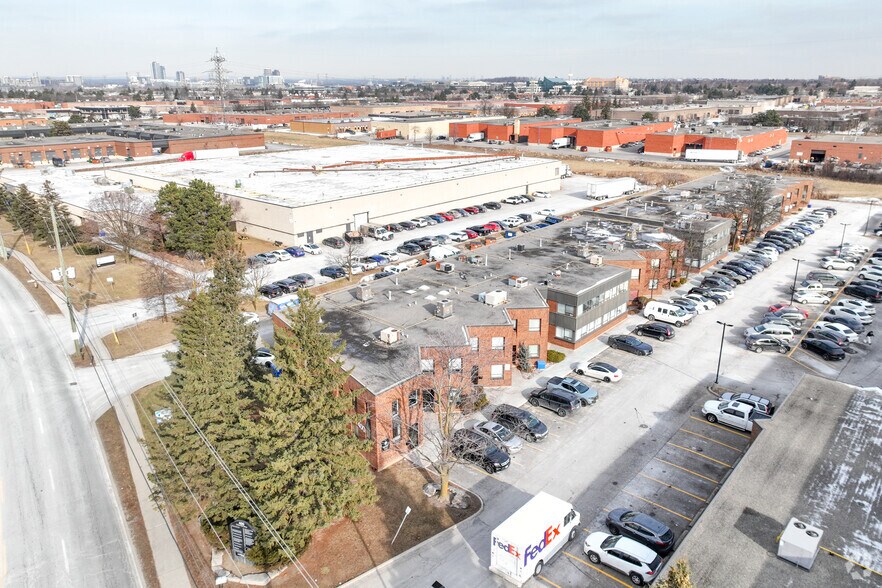 400 Esna Park Dr, Markham, ON à vendre - Photo du bâtiment - Image 3 de 19