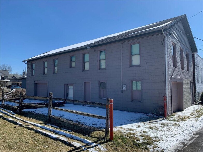 220 North, Meadville, PA à vendre - Photo du bâtiment - Image 2 de 8