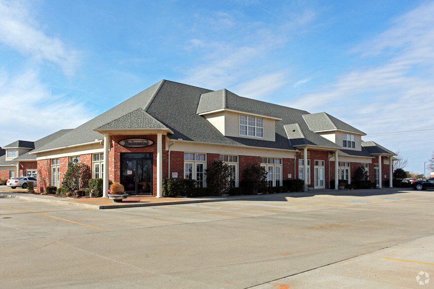 10952 NW Expressway, Yukon, OK for sale - Primary Photo - Image 1 of 1